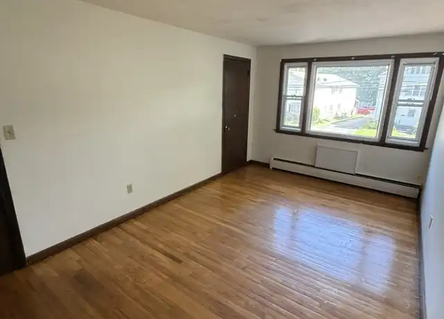Property at 372 Park St Unit 6, Bristol, CT, 06010, 2 beds, 1 bath, [object Object]