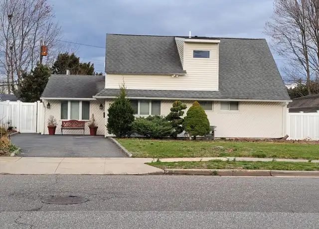 Property at 93 Cherry Ln, Hicksville, NY, 11801, 5 beds, 2 baths, [object Object]