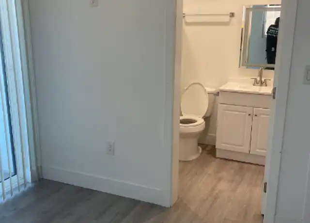 Property at 1571 1/2 W 37th Pl Unit 202 B, Los Angeles, CA, 90018, 1 bed, 1 bath, [object Object]
