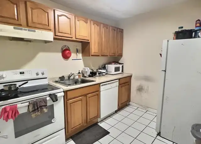 Property at 1027 Commonwealth Ave Unit 21, Boston, MA, 02215, 3 beds, 1 bath, [object Object]