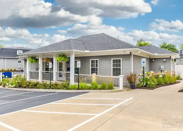 Property at Grandview Apartment Homes - 5250 Knoxville Ave, Peoria, IL, 61614, 1-2 bed, 1 bath, [object Object]