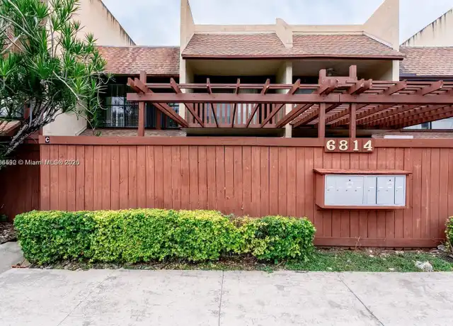 Property at 6814 SW 114th Pl Unit C65, Miami, FL, 33173, 2 beds, 2.5 baths, [object Object]