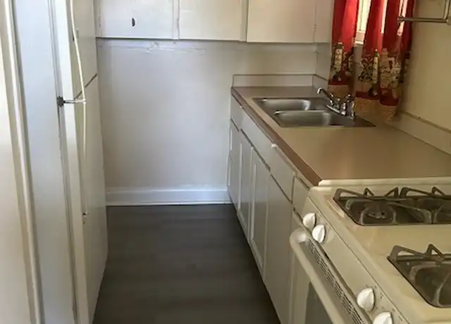 Property at 909 Lilly St, Leesburg, FL, 34748, 1 bed, 1 bath, [object Object]