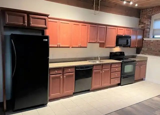 Property at 32 Vila LLC - 11 Villa St, Haverhill, MA, 01832, 1 bed, 1 bath, [object Object]