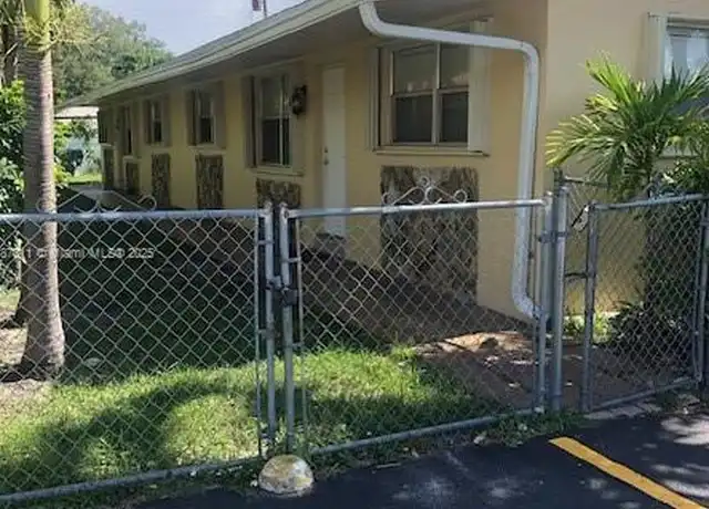 Property at 2325 Scott St Unit Back, Hollywood, FL, 33020, 3 beds, 2 baths, [object Object]