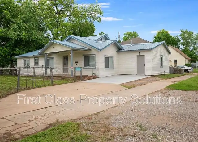 Property at 825 W Colorado Ave, Chickasha, OK, 73018, 4 beds, 3 baths, [object Object]