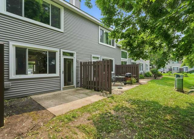 Photo of 2052 Waverly Ln, Algonquin, IL 60102