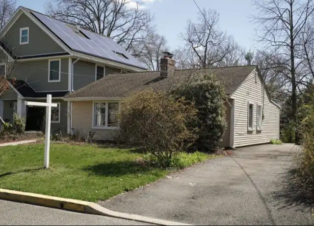 Property at 28 Summit Ave, Fords, NJ, 08863, 2 beds, 1 bath, [object Object]
