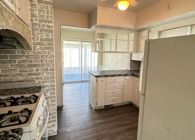 Property at 1732 Lincolnway E, Mishawaka, IN, 46544, 3 beds, 1 bath, [object Object]