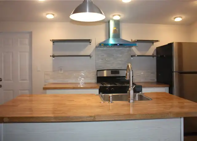 Property at 1123 Gunter St Unit B, Austin, TX, 78702, 1 bed, 1 bath, [object Object]