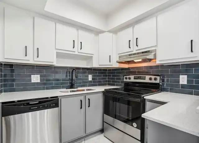 Property at 3240 NW 84th Ave, Sunrise, FL, 33351, 1 bed, 1.5 baths, [object Object]