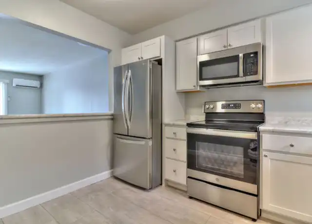 Property at 801 Hartwell Dr Unit J, Savoy, IL, 61874, 2 beds, 1.5 baths, [object Object]