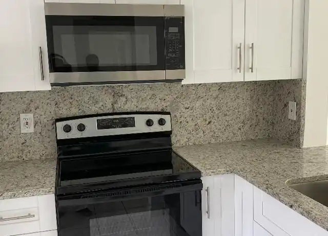 Property at 426 NE 210th Circle Ter Unit 204-2, Miami, FL, 33179, 2 beds, 2 baths, [object Object]