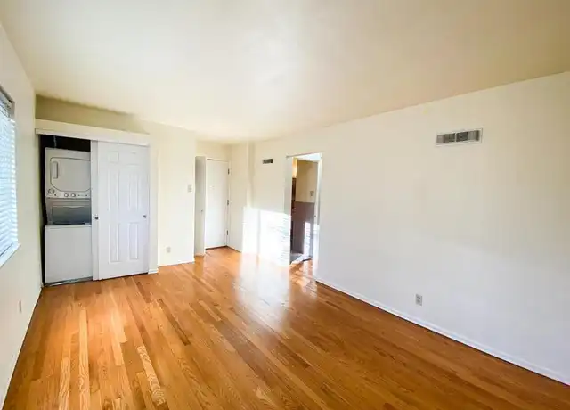 Property at 205 Monclay Ct, Kirkwood, MO, 63122, 1 bed, 1 bath, [object Object]