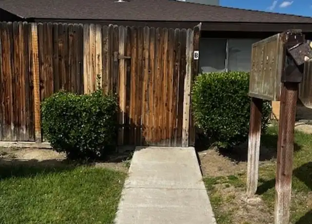 Property at 2800 N Half Moon Dr Unit B, Bakersfield, CA, 93309, 2 beds, 1 bath, [object Object]