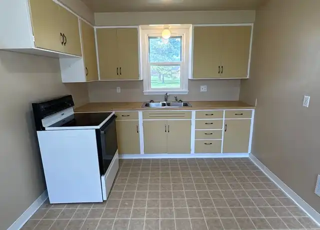 Property at 202 5th Ave SE Unit A, Jamestown, ND, 58401, 2 beds, 1 bath, [object Object]