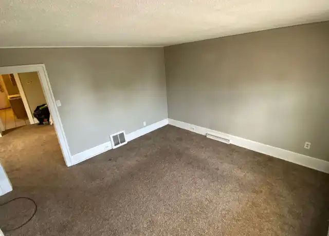 Property at 15 E 8th St Unit 1, Duluth, MN, 55805, 2 beds, 1 bath, [object Object]