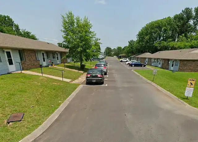 Property at Sunny Ridge Apartments - 1 Sunny Ridge Cir, Dickson, TN, 37055, 1-2 bed, 1 bath, [object Object]