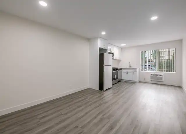 Property at 6863 Sepulveda Blvd Unit 18, Van Nuys, CA, 91405, 1 bed, 1 bath, [object Object]
