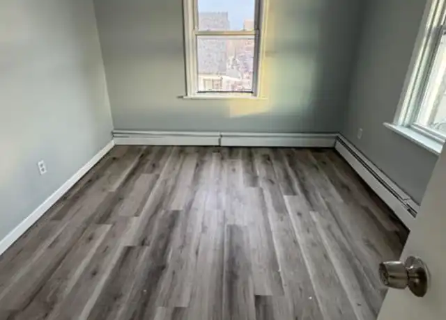 Property at 1220 Pembroke St Unit 3R, Bridgeport, CT, 06608, 3 beds, 1 bath, [object Object]