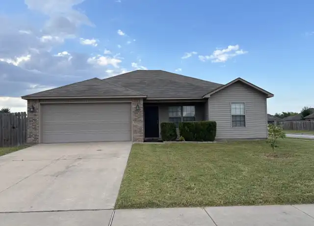 Property at 501 W Broadway St, Rogers, AR, 72758, 3 beds, 2 baths, [object Object]
