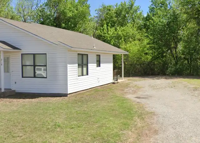 Property at 218 E Main St, Jones, OK, 73049, 3 beds, 1 bath, [object Object]
