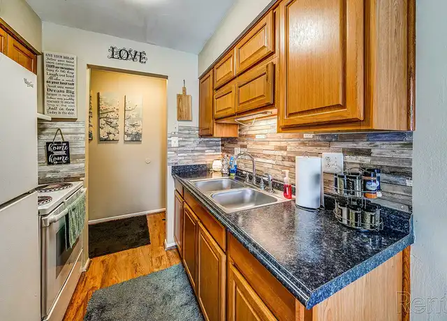 Property at Bloomfield Apartments - 2410 Sims Ct, Columbus, IN, 47203, 1-2 bed, 1 bath, [object Object]