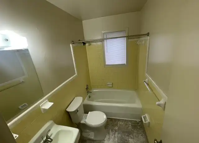 Property at 800 E Fairfax St Unit 6, Culpeper, VA, 22701, 2 beds, 1 bath, [object Object]
