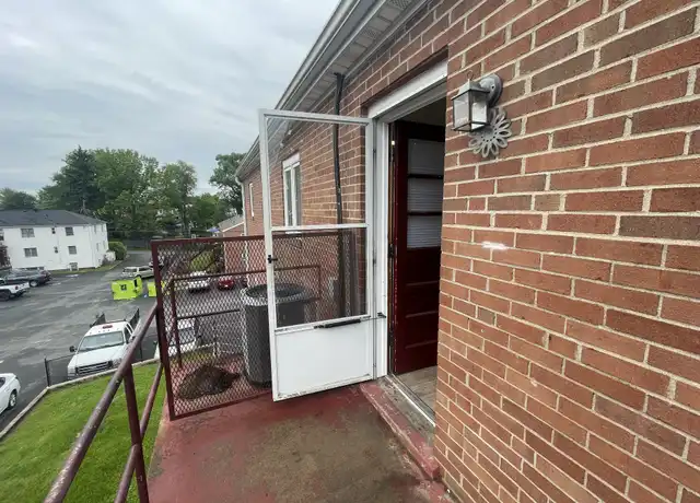 Property at 800 E Fairfax St Unit 6, Culpeper, VA, 22701, 2 beds, 1 bath, [object Object]