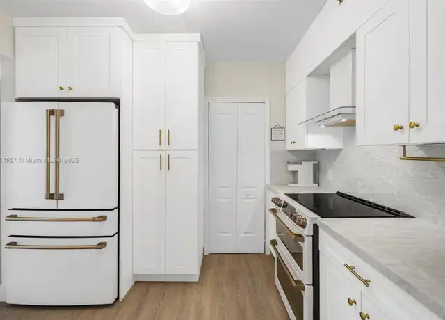 Property at 9340 Fontainebleau Blvd Unit W312, Miami, FL, 33172, 3 beds, 2 baths, [object Object]