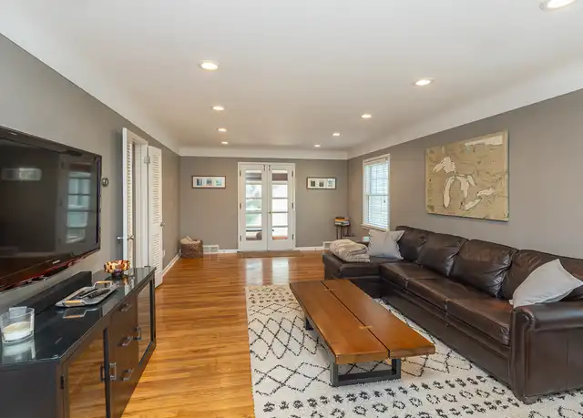 Property at 403 Elmwood Rd, Bay Village, OH, 44140, 2 beds, 1.5 baths, [object Object]