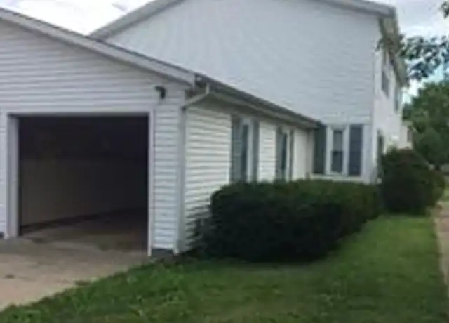 Property at 706 Crescent Dr Unit B, Champaign, IL, 61821, 3 beds, 1.5 baths, [object Object]