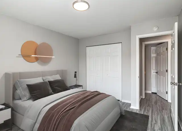 Property at Five Points Courtyard Apartments - 2661 Tremainsville Rd, Toledo, OH, 43613, 1 bed, 1 bath, [object Object]