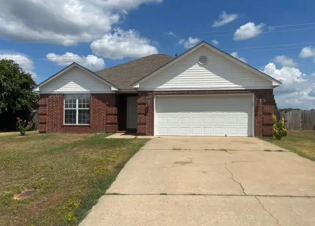 Property at 2400 Apple Blossom Ln, Conway, AR, 72034, 3 beds, 2 baths, [object Object]