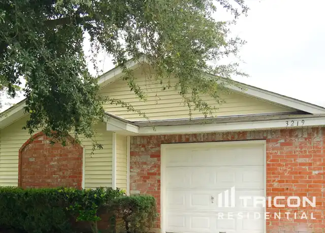 Property at 3219 Kelling St, Houston, TX, 77045, 4 beds, 2 baths, [object Object]