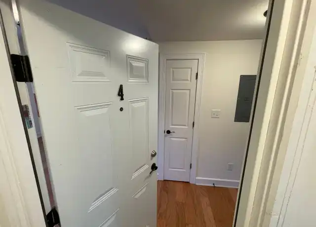 Property at 33 S Lake Ave Unit 4, Albany, NY, 12203, 1 bed, 1 bath, [object Object]