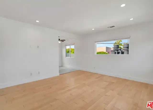 Property at 119 Paloma Ave Unit M, Venice, CA, 90291, 2 beds, 1 bath, [object Object]