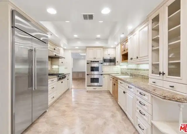 Property at 410 S Barrington Ave #401, Los Angeles, CA, 90049, 3 beds, 3 baths, [object Object]