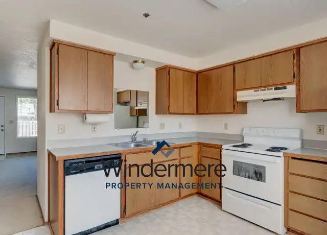 Property at 1084 SE 4th Ave Unit 102, Oak Harbor, WA, 98277, 2 beds, 1 bath, [object Object]