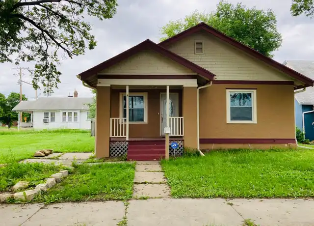 Property at 305 W 7th St, Junction City, KS, 66441, 2 beds, 1 bath, [object Object]