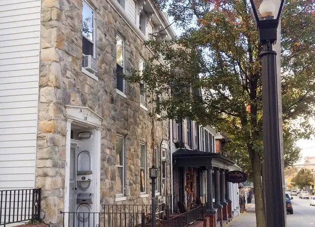 Property at 118 E King St Unit B, Shippensburg, PA, 17257, 1 bed, 1 bath, [object Object]