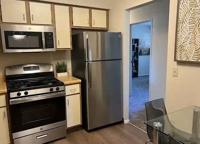 Property at Oakwood Apartments - 27080 Oakwood Dr, Olmsted Falls, OH, 44138, 1-2 bed, 1-2 bath, [object Object]
