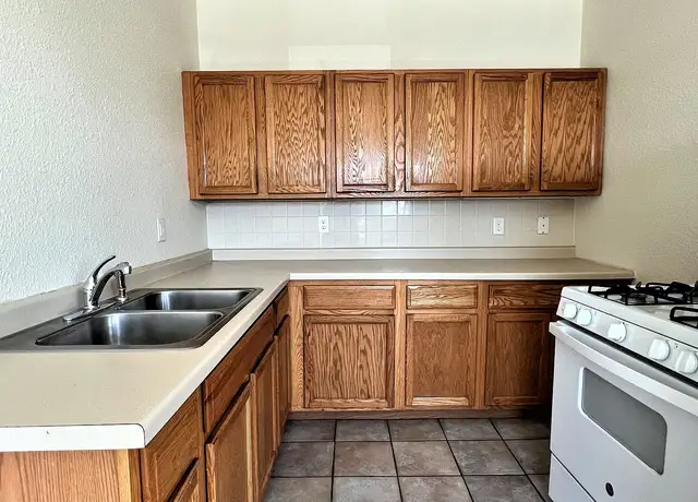 Photo of 1469 Randolph Ave, St Paul, MN 55105