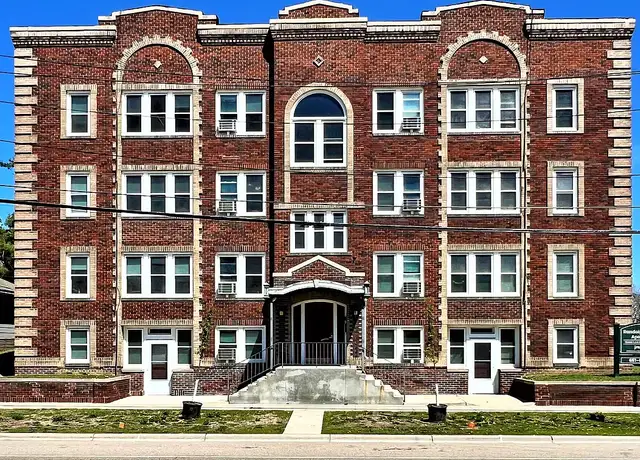 Photo of 1469 Randolph Ave, St Paul, MN 55105