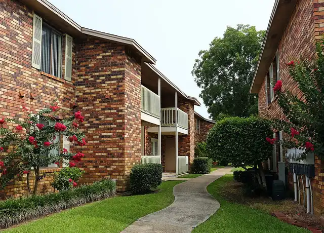 Property at Briarwood Condominiums - 1040 E Olive Rd, Pensacola, FL, 32514, 2-3 beds, 1-2 bath, [object Object]