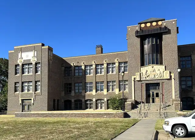 Property at Pioneer Presidents Place - 220 S 7th St, Salina, KS, 67401, 1 bed, 1 bath, [object Object]