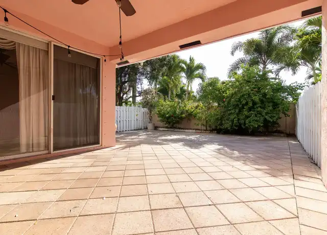 Property at 383 E Coral Trace Cir, Delray Beach, FL, 33445, 2 beds, 2 baths, [object Object]