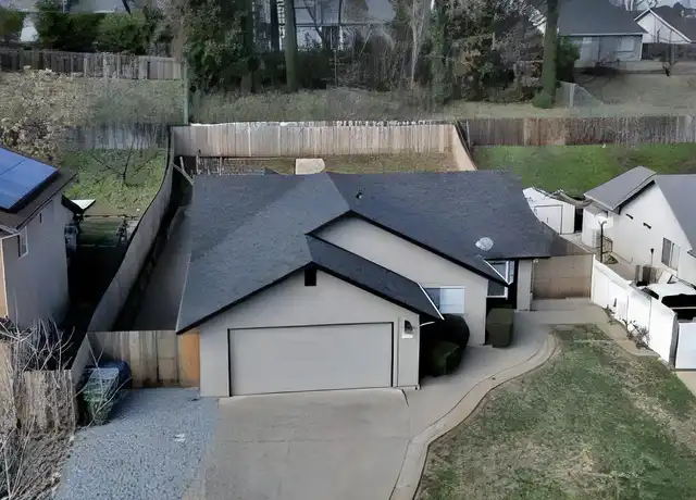 Property at 850 Spaniel Dr, Redding, CA, 96003, 3 beds, 2 baths, [object Object]