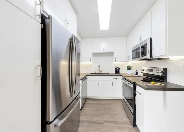Photo of 525 E Magnolia Blvd, Burbank, CA 91501