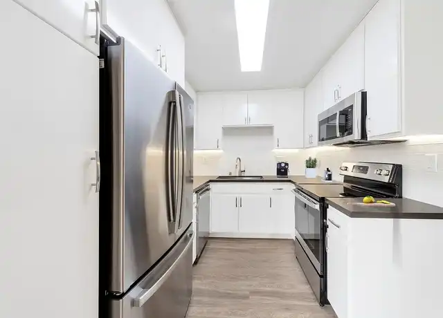 Property at Oasis Apartments - 525 E Magnolia Blvd, Burbank, CA, 91501, 1 bed, 1 bath, [object Object]